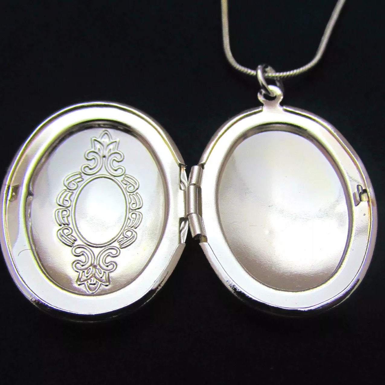 Open View of the Silver 925 Photo Locket Necklace and Pendant Australia