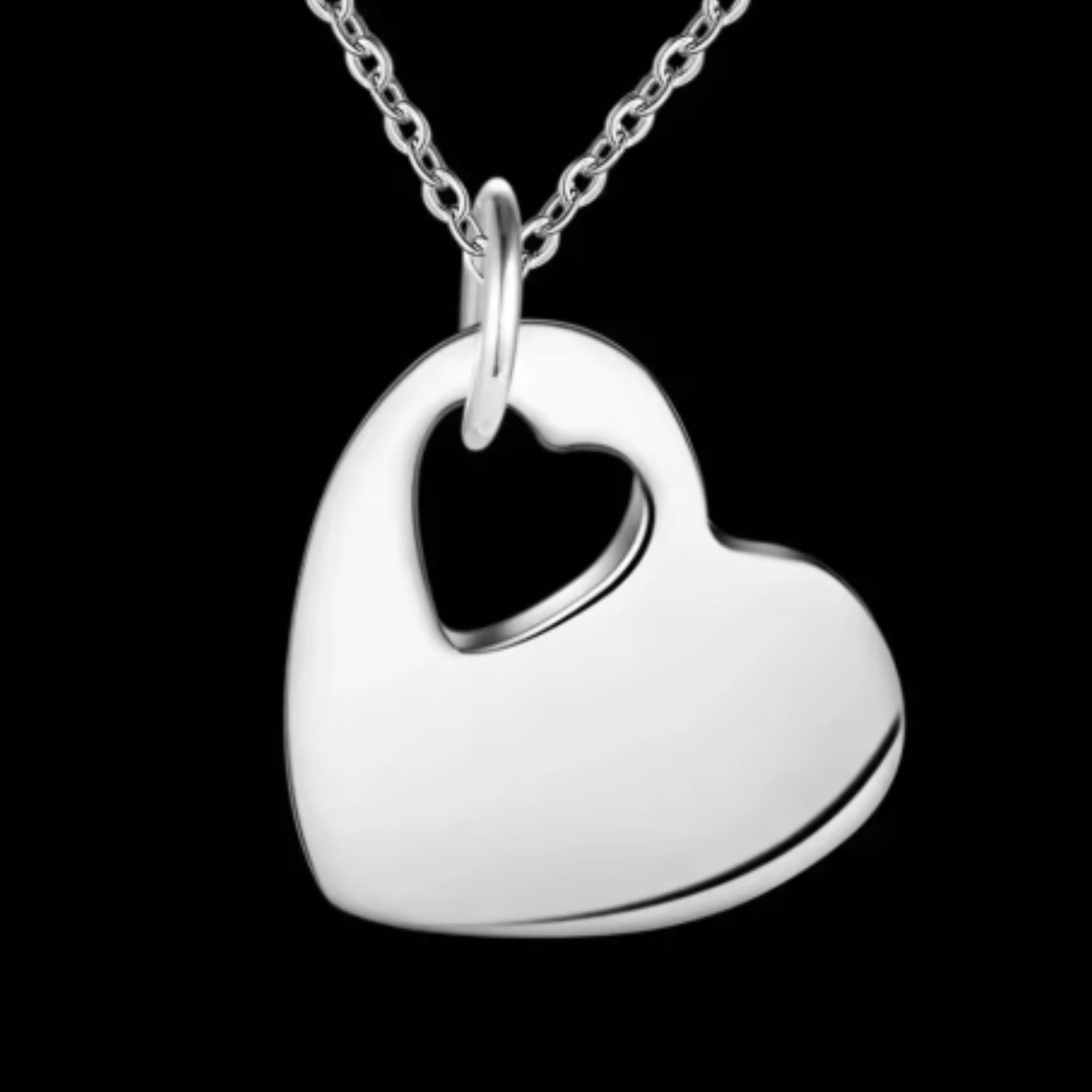 detail of the heart pendant in stirling silver